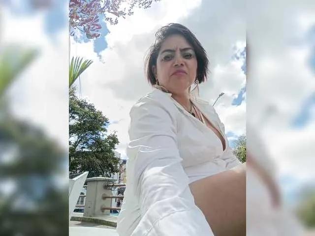 AlexaBrown12's avatar