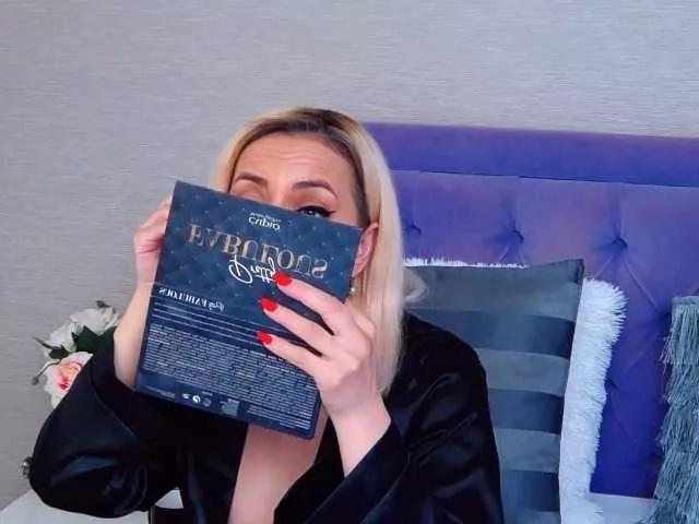 AlizNichols on BongaCams