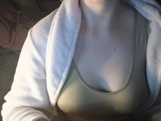 CreamyWoman on BongaCams