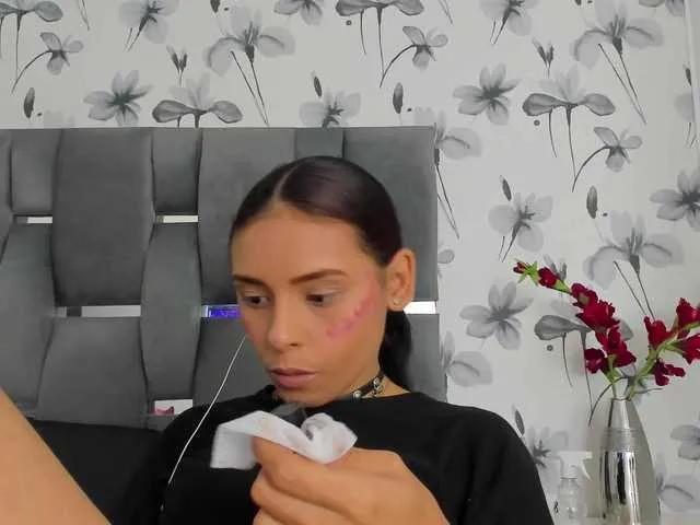 Ehotloveaxxx on BongaCams