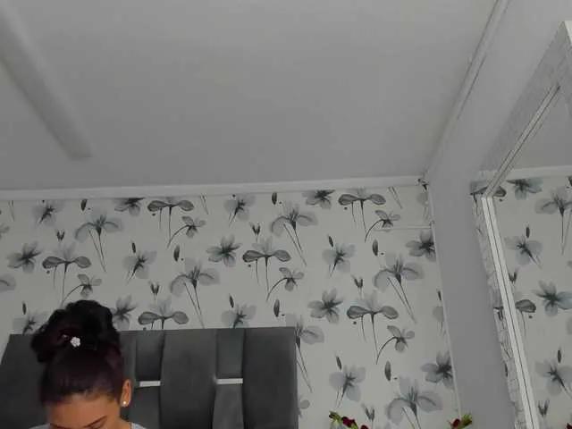 Ehotloveaxxx on BongaCams