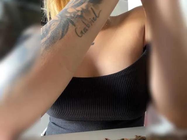 Evellyyn on BongaCams