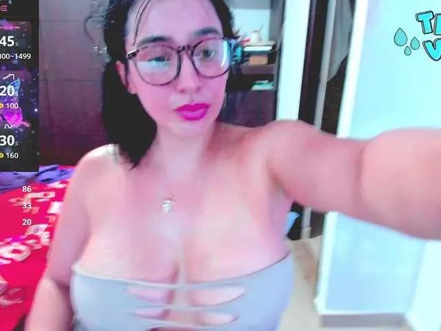 HUGETITS90XX on BongaCams