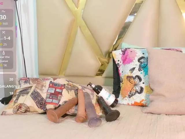 kinkyhousewifee on BongaCams