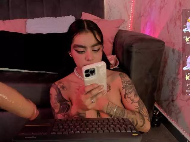 laurencamila1 on BongaCams