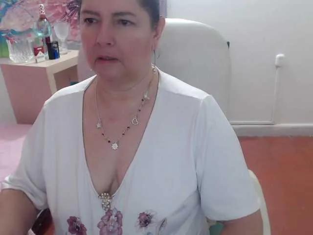 leonela on BongaCams