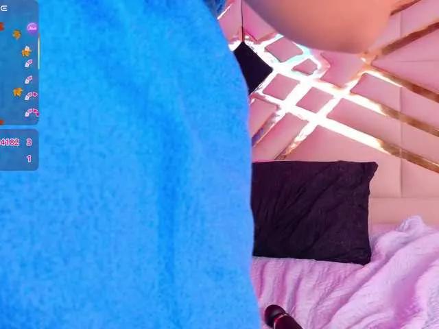 playfulcurvy on BongaCams