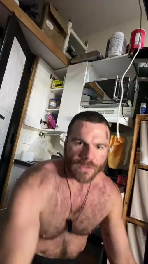 Bighairytopping on Cam4