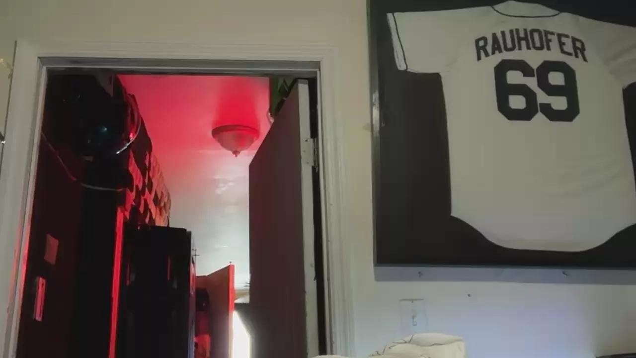 Bighairytopping on Cam4