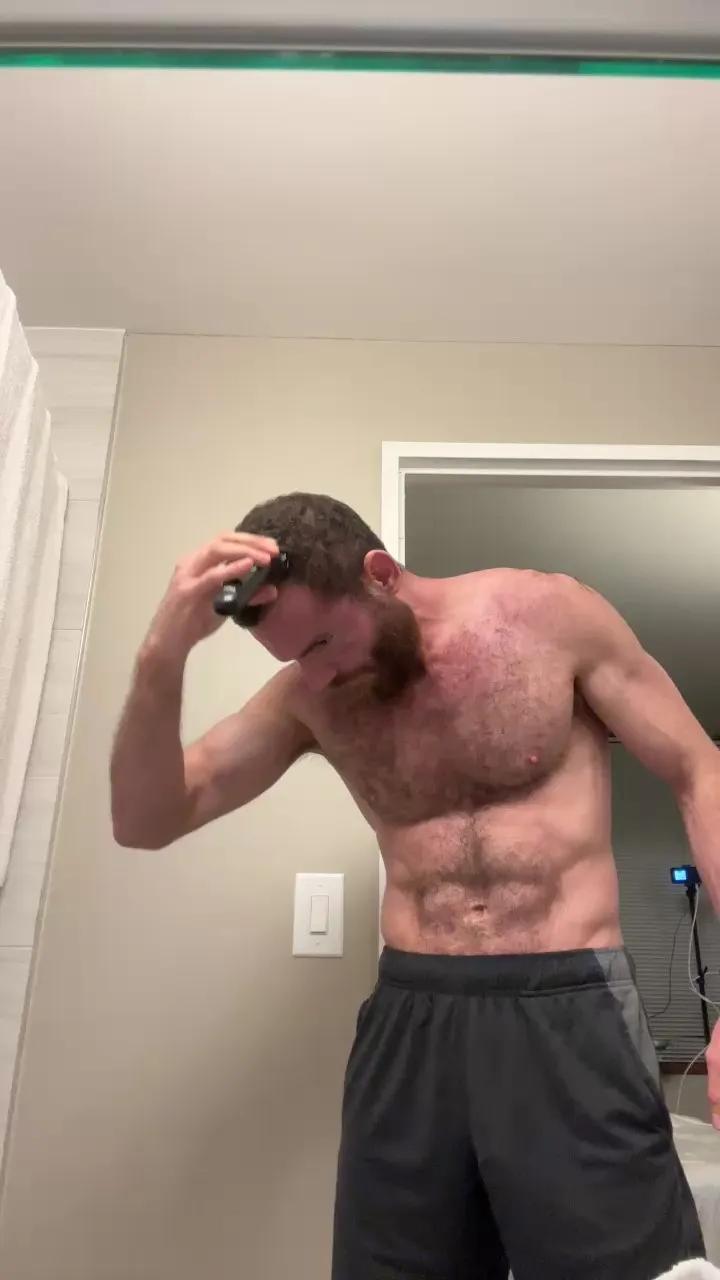 Bighairytopping on Cam4