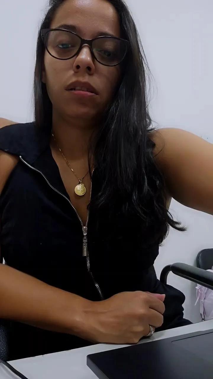 LollaBunny26 on Cam4