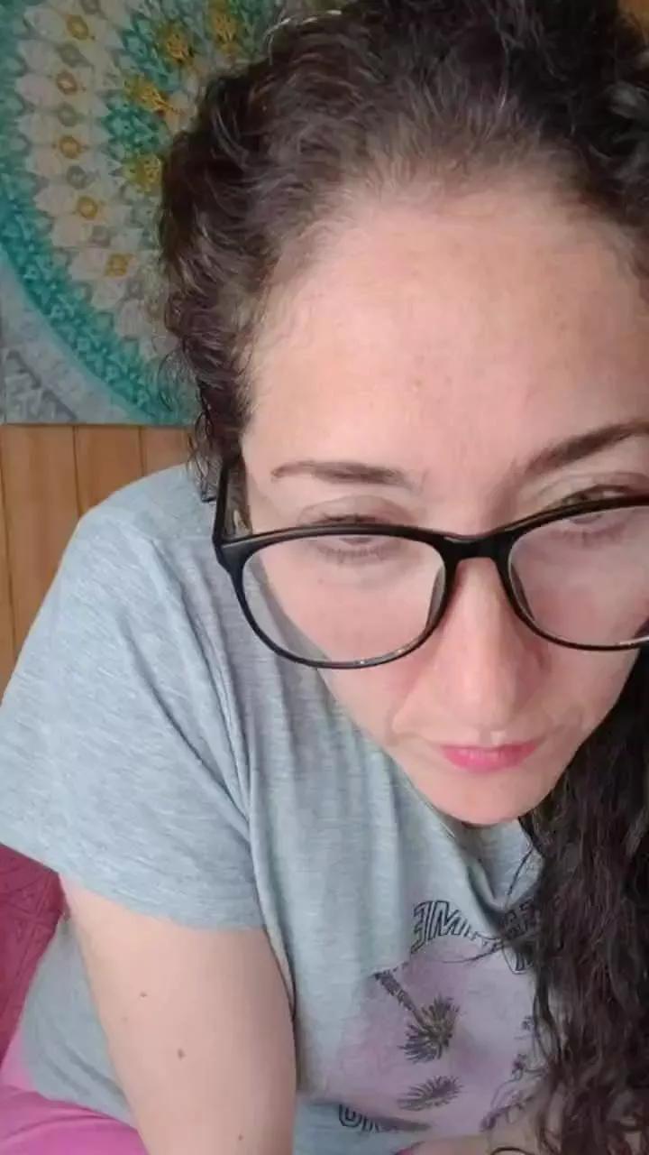 Sweetdelight69 on Cam4