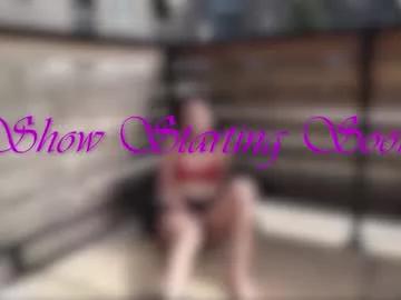 ari_lovexo on Chaturbate