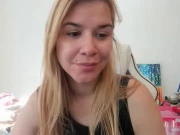 artsyandcraftsy_ on Chaturbate