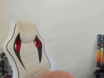 artsyandcraftsy_ on Chaturbate