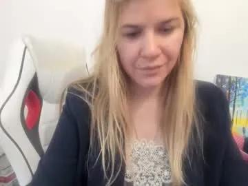 artsyandcraftsy_ on Chaturbate