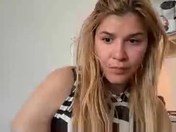 artsyandcraftsy_ on Chaturbate