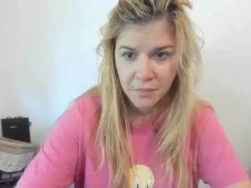 artsyandcraftsy_ on Chaturbate