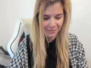 artsyandcraftsy_ on Chaturbate