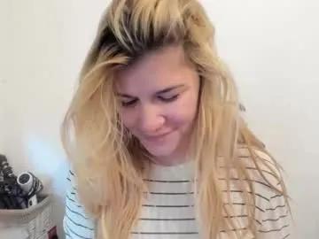 artsyandcraftsy_ on Chaturbate