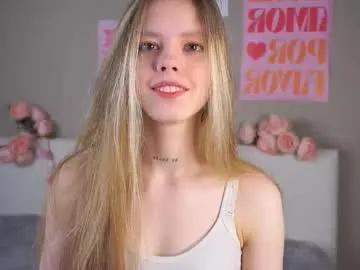 denaebeste — Hi ! I am beginner model here ! Let's just fun GOAL: Show my outfit & turn around #new #shy #skinny #18 [33 tokens remaining]