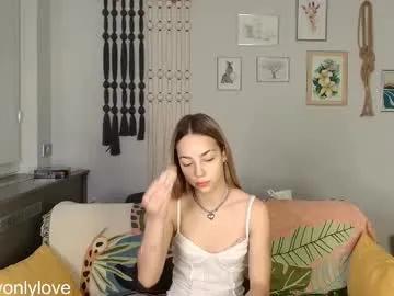 elly_ary on Chaturbate