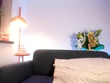 littlee33 on Chaturbate