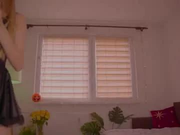 lovellynelly on Chaturbate