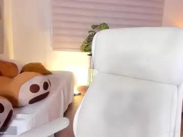 miss_curazao — Oil in ass [297 tokens left] #latina #ebony #squirt #deepthroat #bigass