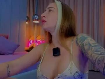 reina_cummings on Chaturbate