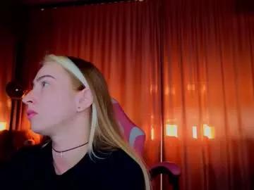 reina_cummings on Chaturbate