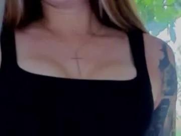 reina_cummings on Chaturbate