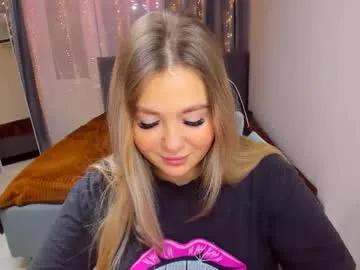 sarahmils — topless #bigboobs #naturaltits #femdom #mommy #mistress [800 tokens remaining]