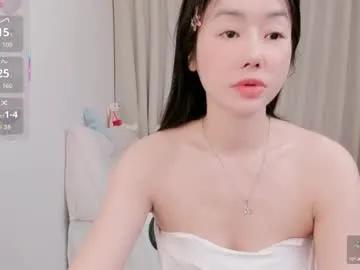 strawberry_loveee on Chaturbate