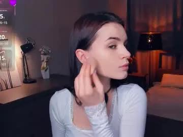 synne_glows on Chaturbate