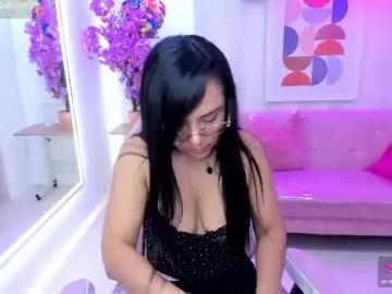 tiara_r on Chaturbate