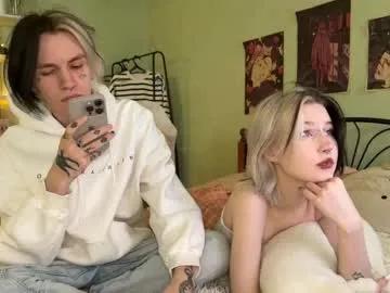 veryraretwins on Chaturbate