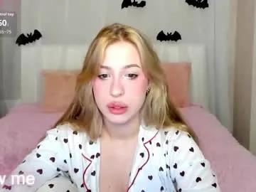 y0ung_lina18 on Chaturbate