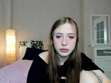 y0ung_lina18 on Chaturbate