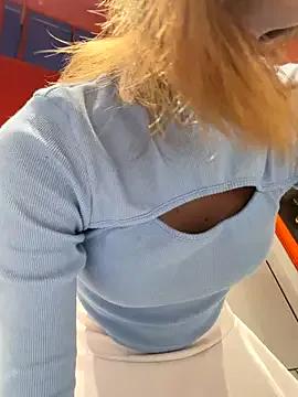 -AngelAri- on StripChat