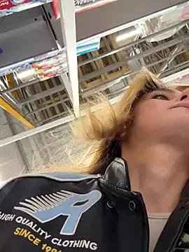 -AngelAri- on StripChat