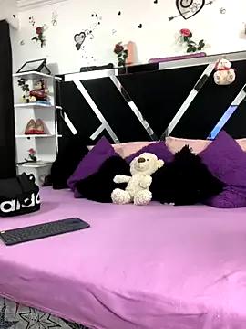 1lovelygirls on StripChat