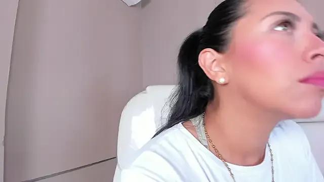 _BunnyNaugthy on StripChat