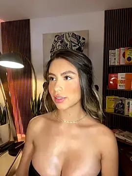 _laura_02 on StripChat