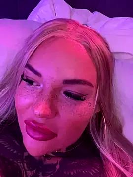 _MelinaCurves_ on StripChat