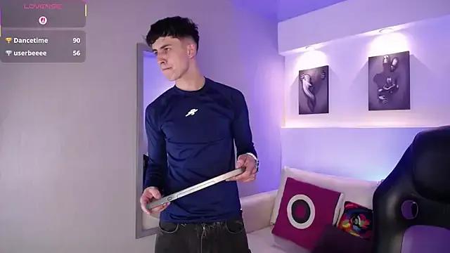 AdrianRinaldi on StripChat