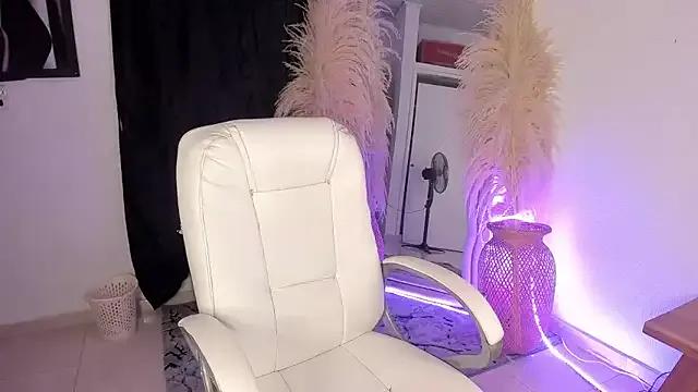 ALANAH_KITTY on StripChat