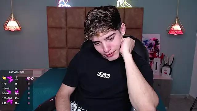 AlejooTwink on StripChat