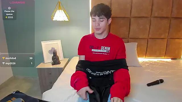 AlejooTwink on StripChat