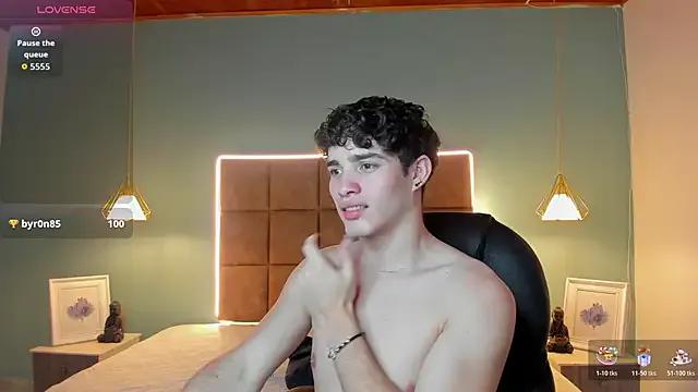 AlejooTwink on StripChat
